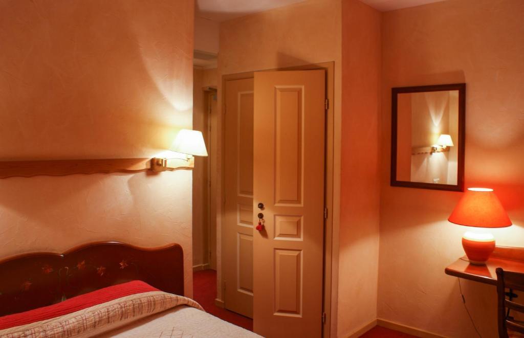 Logis Auberge Saint Simond Aix-les-Bains Quarto foto